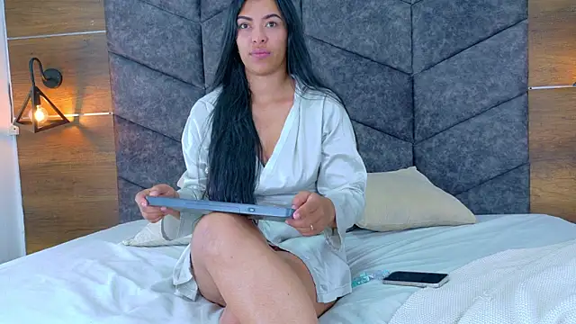 RiriiBrunette__ webcam