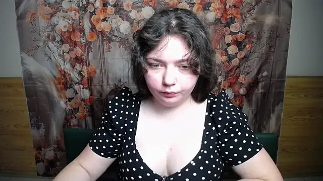 NeonilaLisova webcam