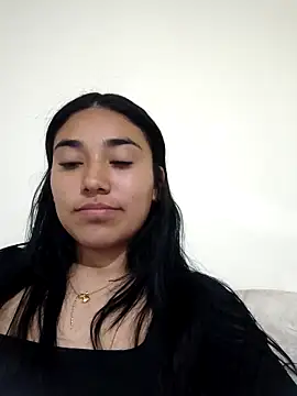 Webcam Model (AmberGold-)  is live.Free join now!