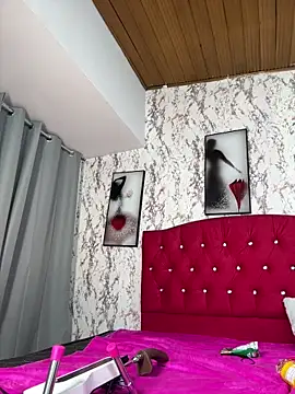 Webcam Model (Larissa_Antonella)  is live.Free join now!