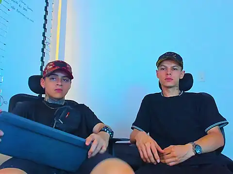 thomas-wil - Thomas-Wil's free webcam - UK Sex Cams