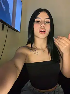 Laura-Khalifa webcam