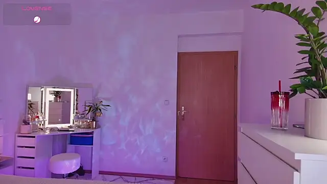 chillwithella webcam