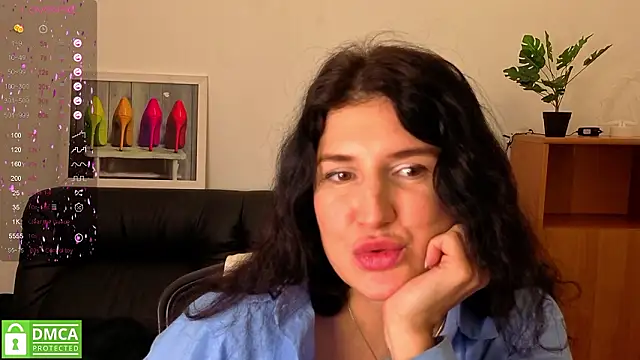 Alianna_Solo_Kisses webcam