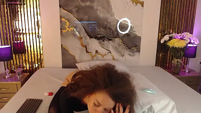 MiticaBrennet_ webcam