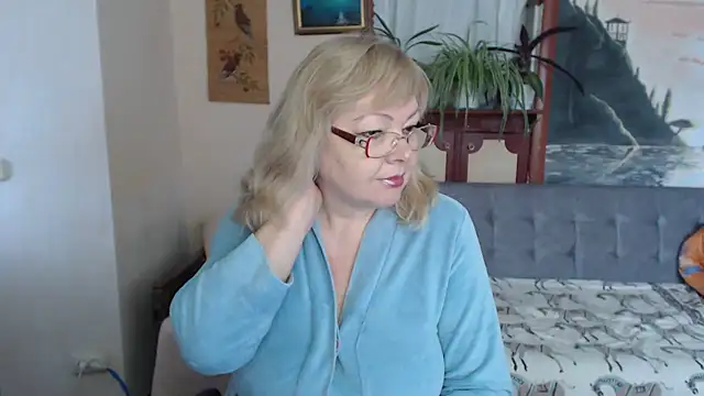 EvelynLoveShy webcam