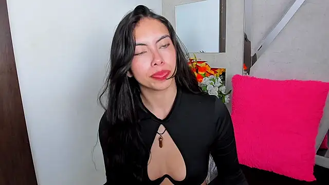 Alana_Hotterr webcam