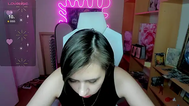 Scarlet_Sirenn webcam