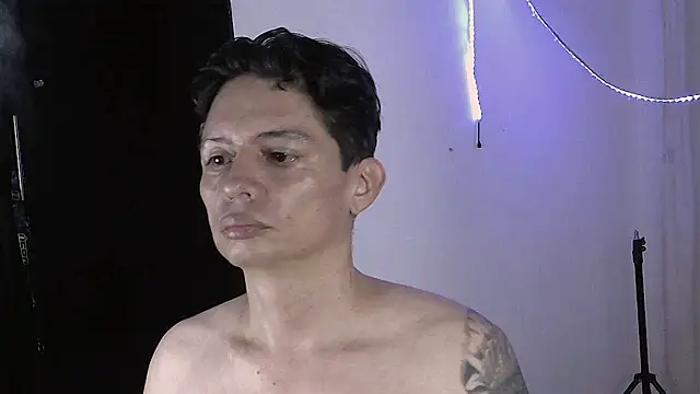 eiocho122 - Eiocho122's free webcam - UK Sex Cams