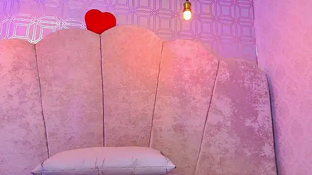 charlotteandtaylorr - CharlotteandTaylorr's free webcam - UK Sex Cams