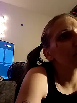 ladysn0w26 - LadySn0w26's free webcam - UK Sex Cams