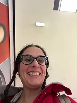 natakitten (F milf) - Strip in public restroom,LT🎥