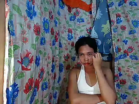 PinaySkinnyGirl webcam