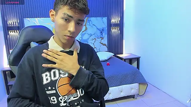 taylermiles (M twink) - I play with my cock