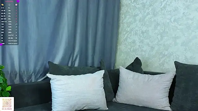 NaughtySeraphine webcam