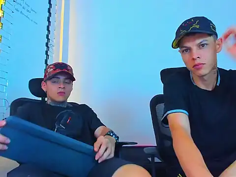 thomas-wil - Thomas-Wil's free webcam - UK Sex Cams