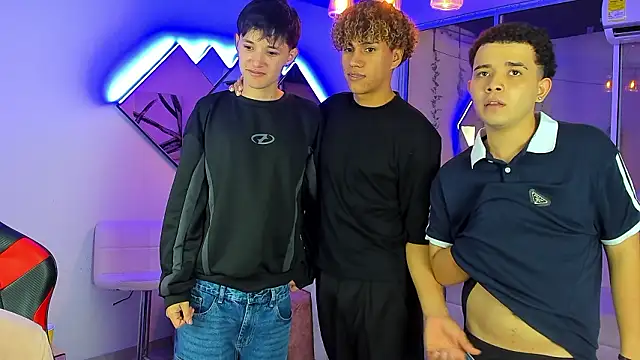 Houseofwarrios webcam