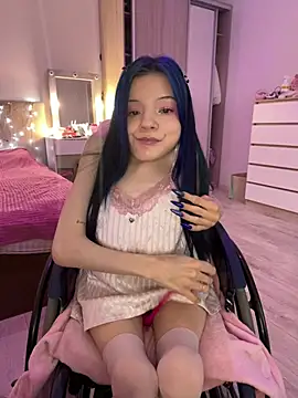 minisophiaa (F teen) - Show pussy close up