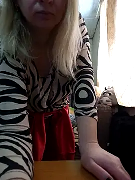 BustyBlond webcam
