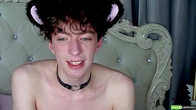 trevorbenson (M twink) - spank my butt in doggy