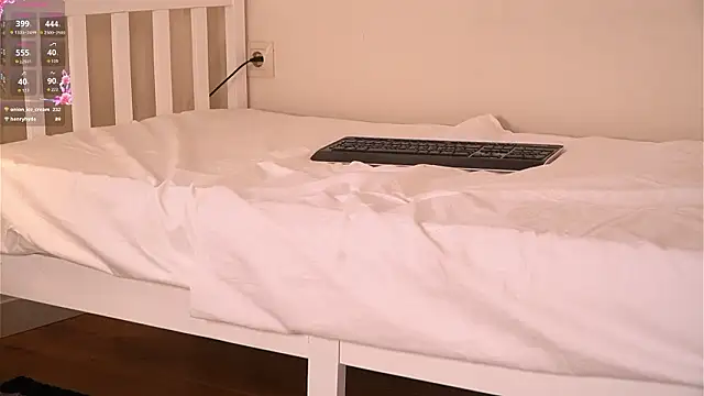 GenevieveBuden webcam