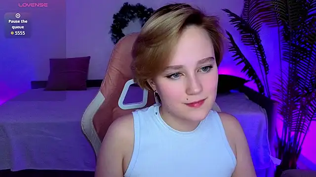 Ellie_Heavenly webcam