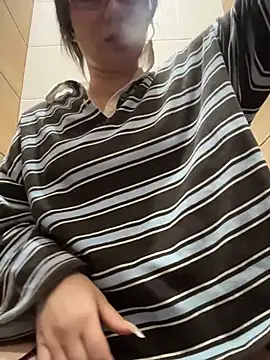 niki_hug (F young) - FULL NAKED RIGHT NOW!!!