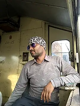 big_boss_0001 (M young) - Cum show in public