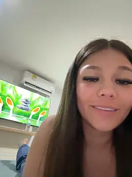 Webcam Model (Alyshanon18)  is live.Free join now!