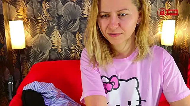 bigboobsarri - BigBoobsARRI's free webcam - UK Sex Cams