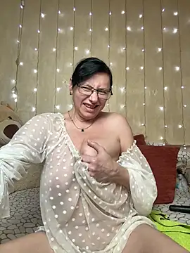 Amberhotqueen webcam