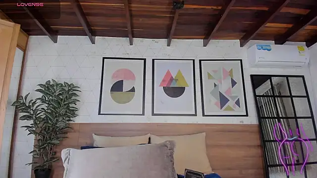 miakay1 - MiaKay1's free webcam - UK Sex Cams