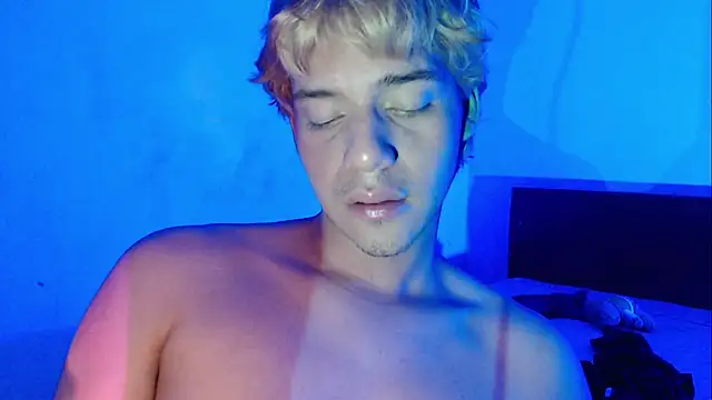 crisotphermoretti - CrisotpherMoretti's free webcam - UK Sex Cams