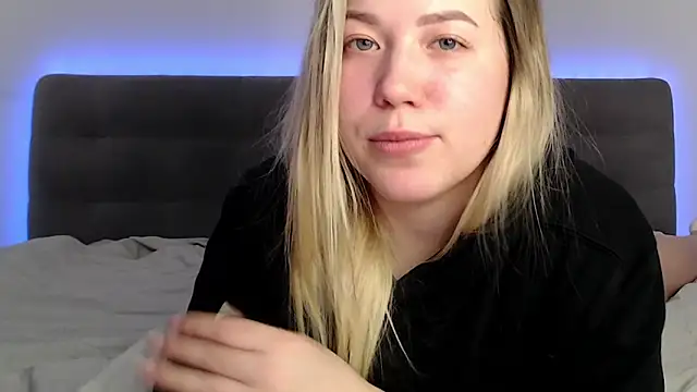 Embersweetbunny webcam