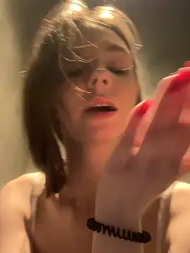 ttixmila (F teen) - Big squirt in public toilet💦💦