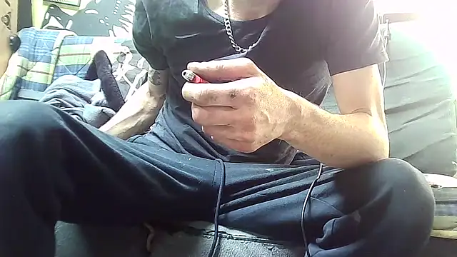 ILOVEhairywoman webcam