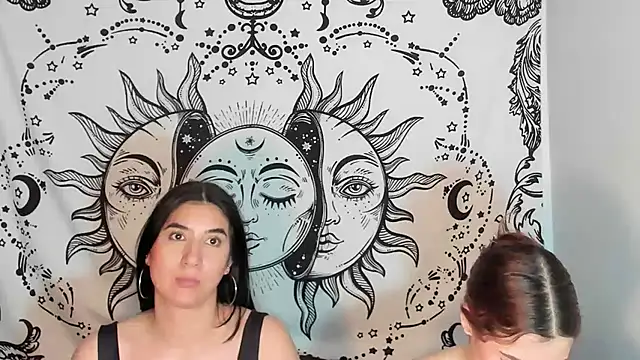 Abby_and_Lana webcam