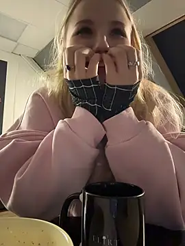 sky_cutie - Sky_Cutie's free webcam - UK Sex Cams