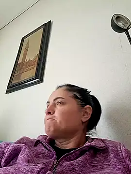 gini92 (F milf) - Un salut și un pupic