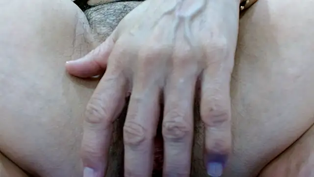 thebesthairypussy2 webcam