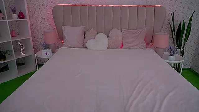 MirandaHobbs webcam