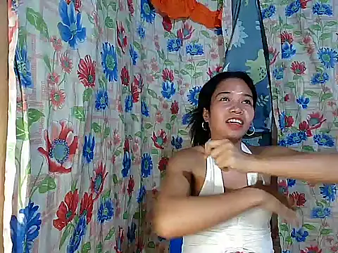 PinaySkinnyGirl webcam