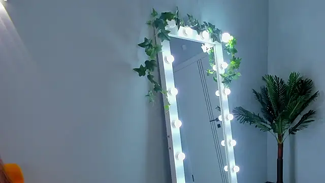 mimisweeet - Mimisweeet's free webcam - UK Sex Cams