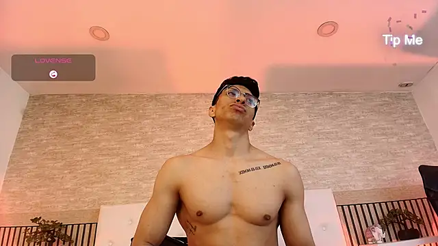 apolocruz - ApoloCruz's free webcam - UK Sex Cams