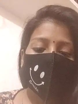 nilu_xxx (F young) - Lip kiss