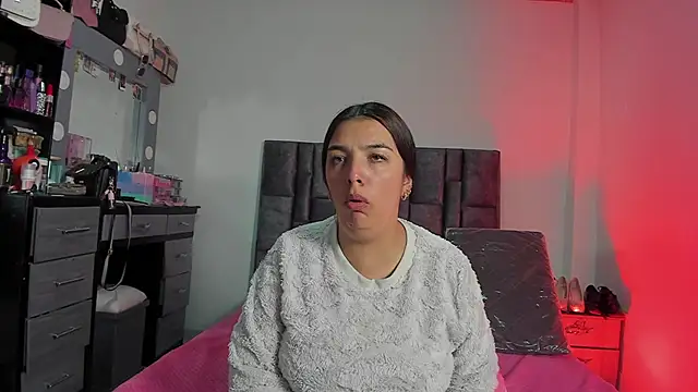 esmeraldaa- (F young) - rub my ass in doggy position  🐩