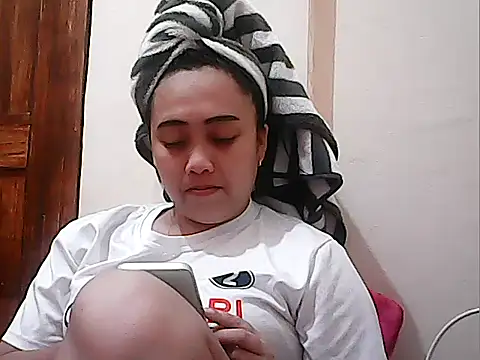 Pinay_Chubby20 webcam