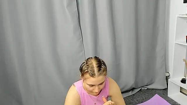 PhoebeTomerlin webcam