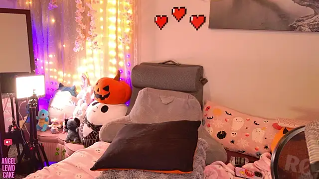 Angel-Lewd-Cake webcam