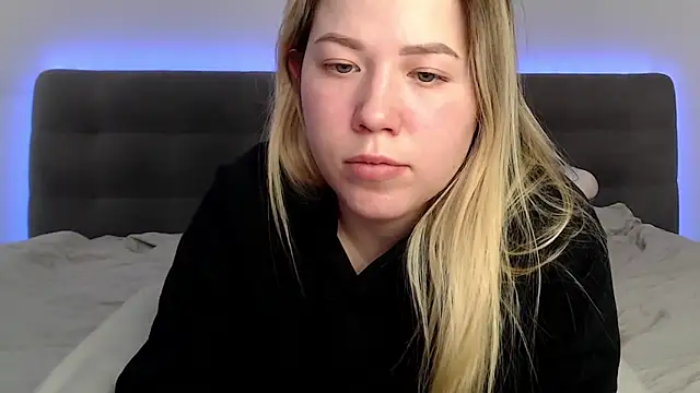 Embersweetbunny webcam